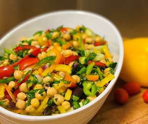 Mediterranean Chickpea Salad 